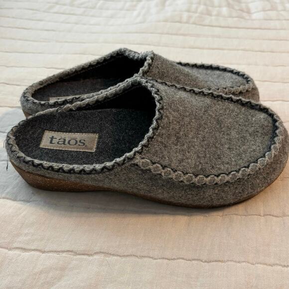 Taos Size 40 US 9 9.5 Woolma Clogs Shoes Grey Gray Wool Slip On Slide - Picture 2 of 5